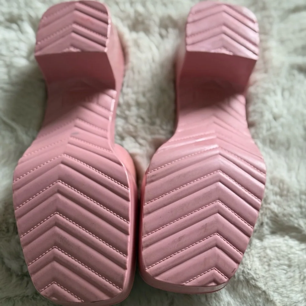 Gucci Pink Minimalist Sandals - Picture 6 of 6